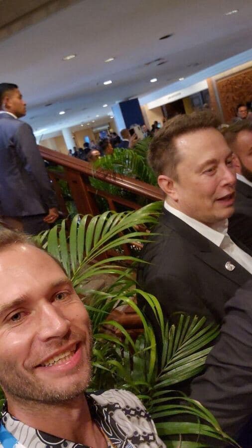 Simon Smaluhn mit Elon Musk