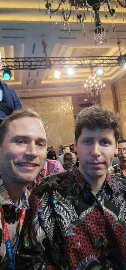 Simon Smaluhn mit Sam Altman