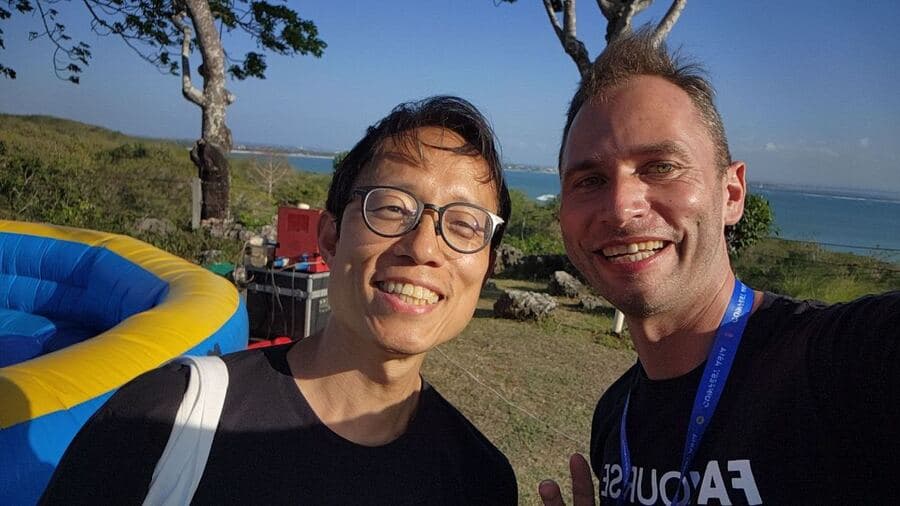 Simon Smaluhn mit Yat Siu